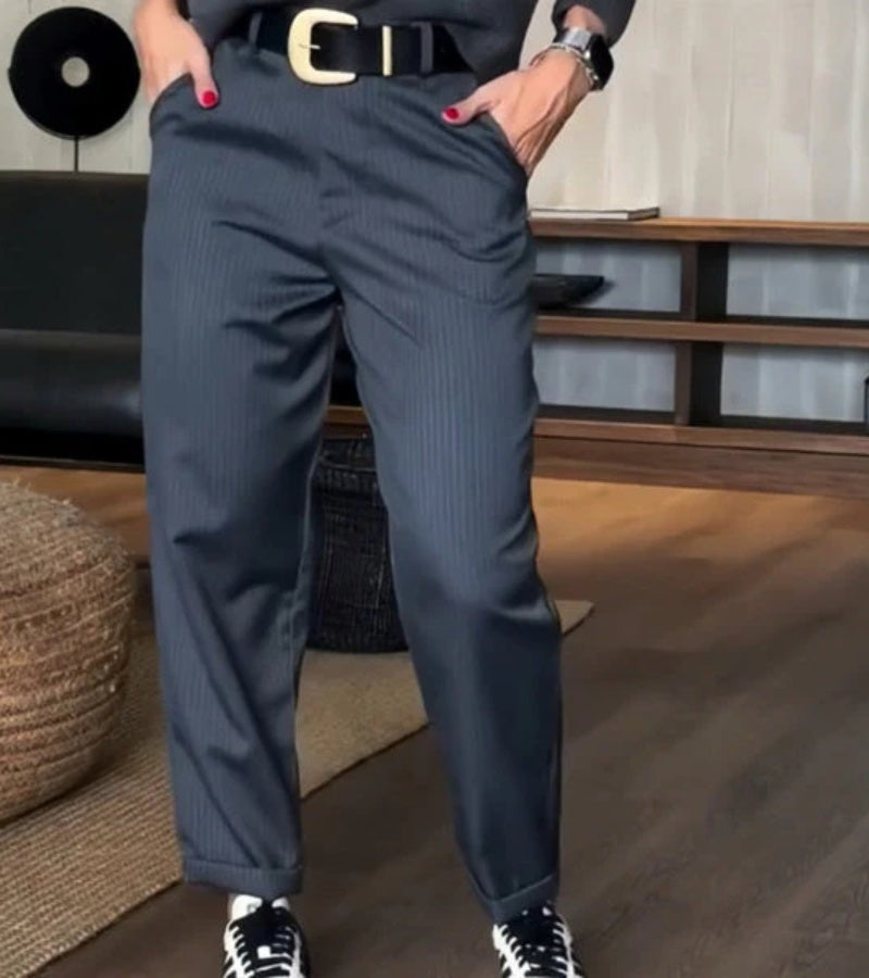 Mathilda | Pantalone Striato, Una Silhouette Snella