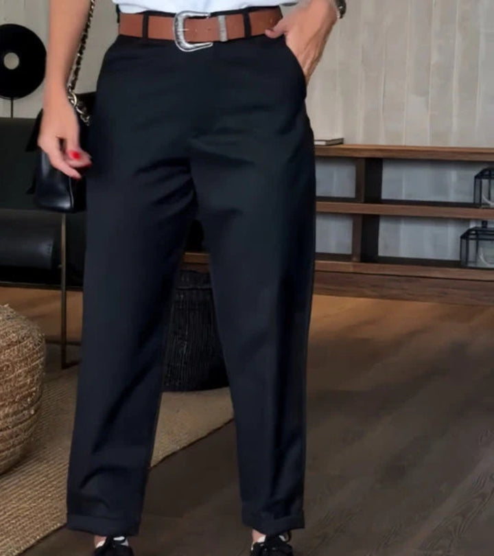 Mathilda | Pantalone Striato, Una Silhouette Snella