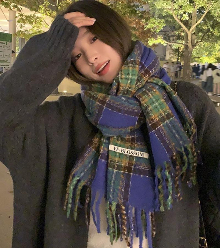 Chiara | La Sciarpa a Quadri di Tendenza