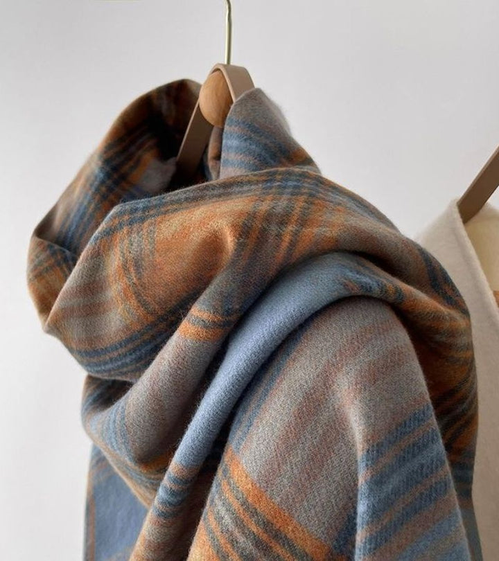 Chiara | La Sciarpa a Quadri di Tendenza