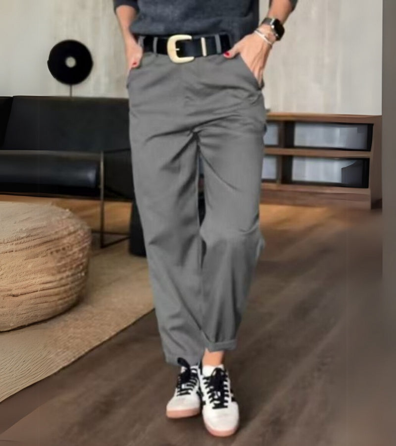 Mathilda | Pantalone Striato, Una Silhouette Snella