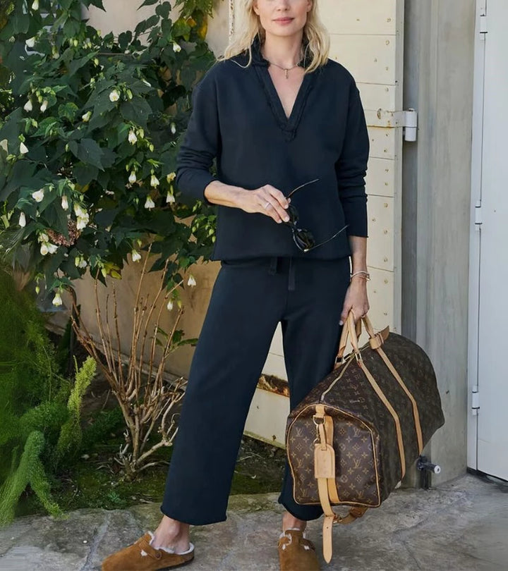 Monica | L'Completo Scollo a V Imperdibile